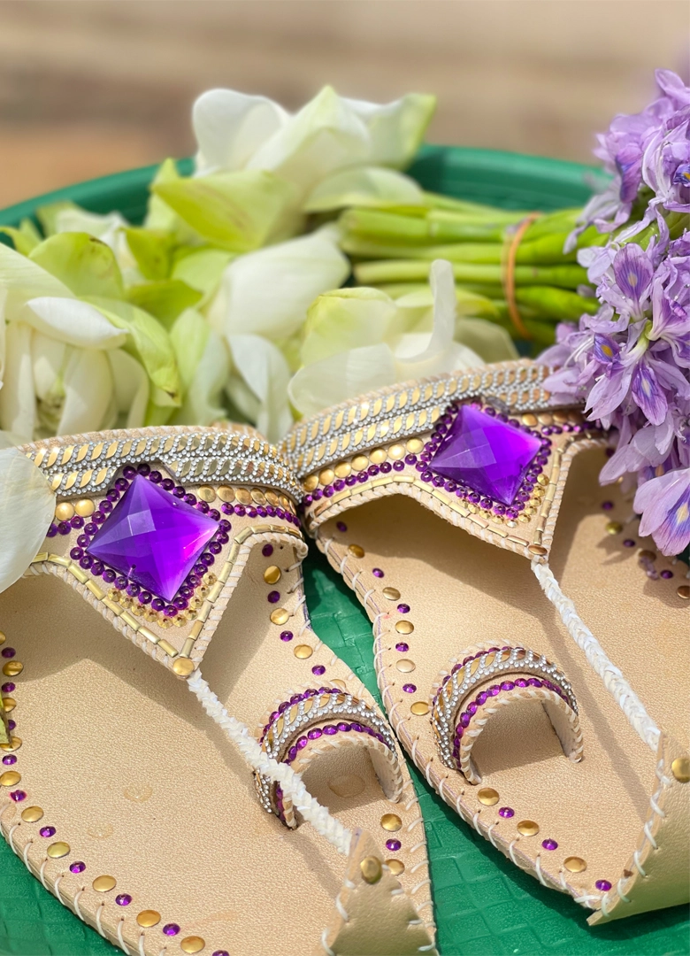 kolhapuri chappal